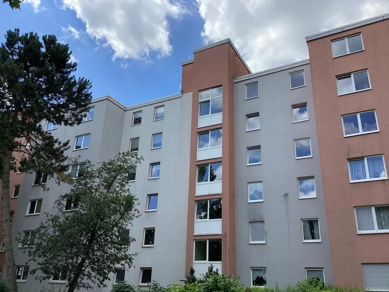 schöne 3-Zimmer-Wohnung mit Balkon und Einbauküche — photo 1